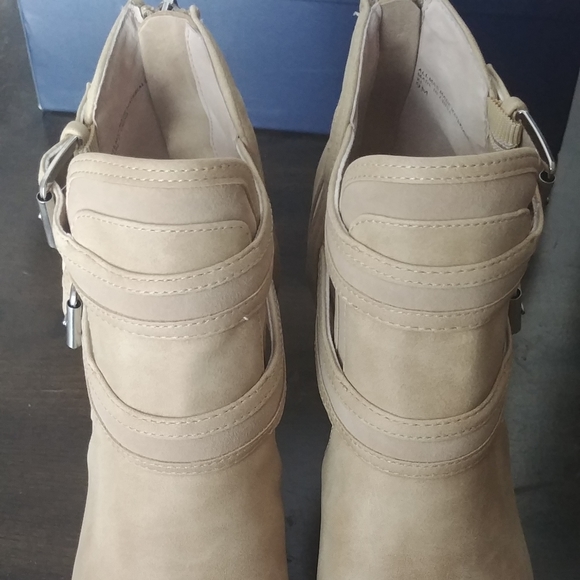 NEW 🌺 Charles David Naval Suede Booties - Picture 8 of 9